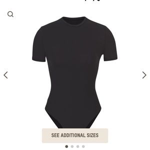 SKIMS Fits Everybody T Shirt NWT